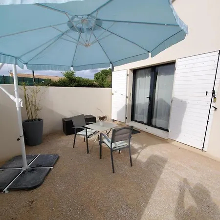 Charmant Studio Moderne Avec Exterieur 
