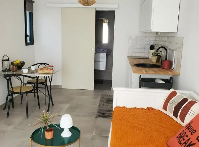 Charmant Studio Moderne Avec Exterieur \